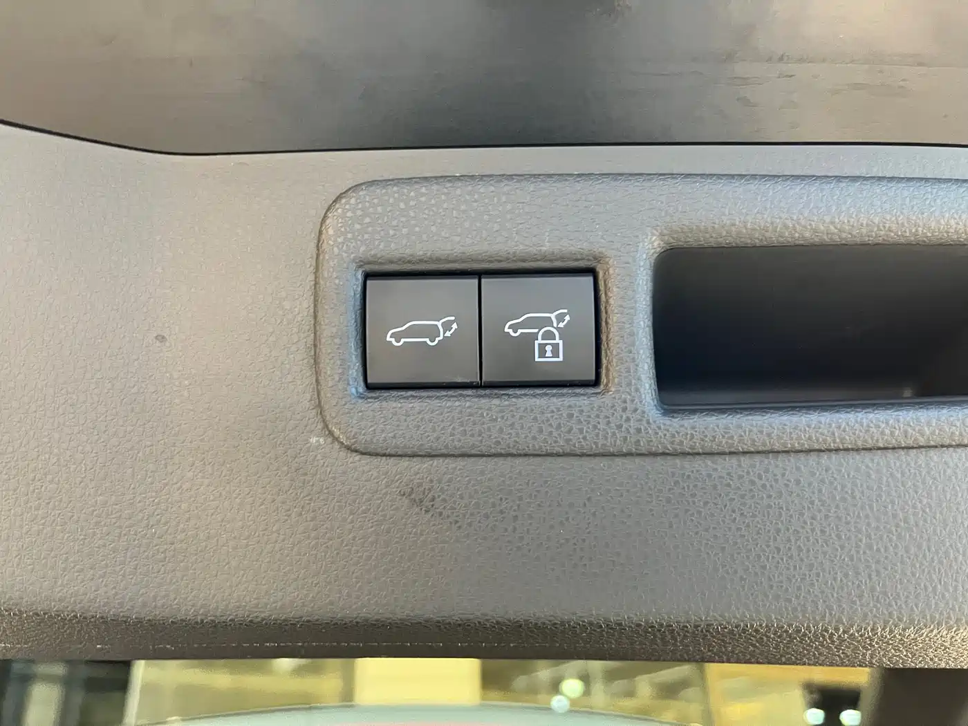 Toyota Venza 2022 Dual Engine 2.5L CVT 4WD Supreme фото 24