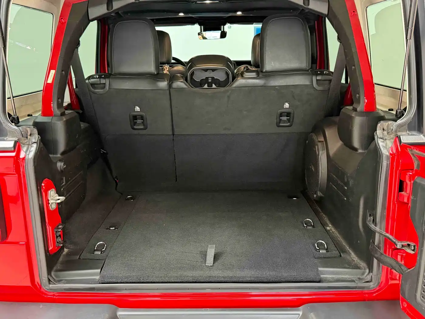 Photo 20 - Jeep Wrangler