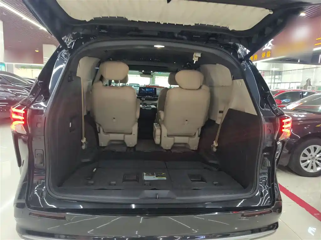 Toyota Sienna 2023 2.5L Hybrid Premium Edition фото 19