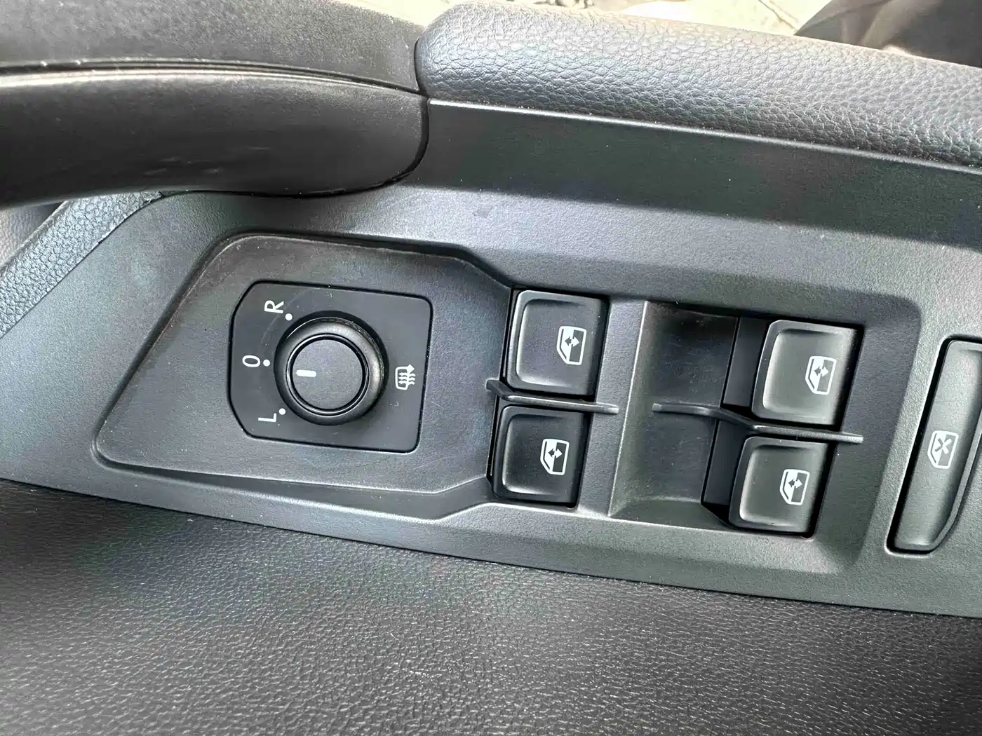 Volkswagen Tharu 2022 280TSI FWD Luxury Edition фото 11