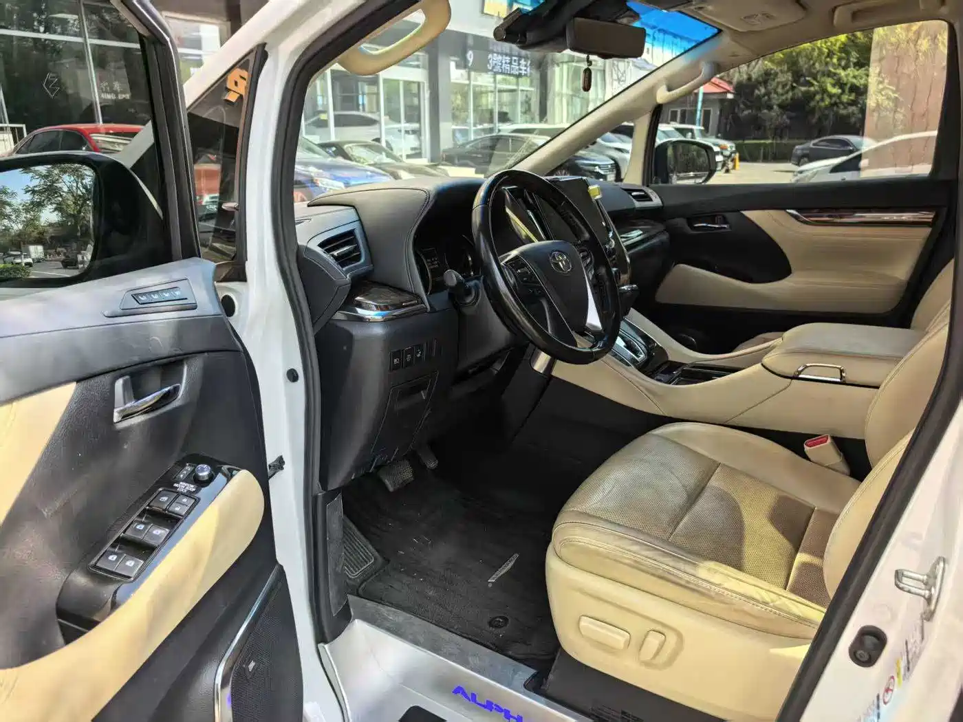 Toyota Alphard 2020 Hybrid 2.5L Luxury Edition фото 8