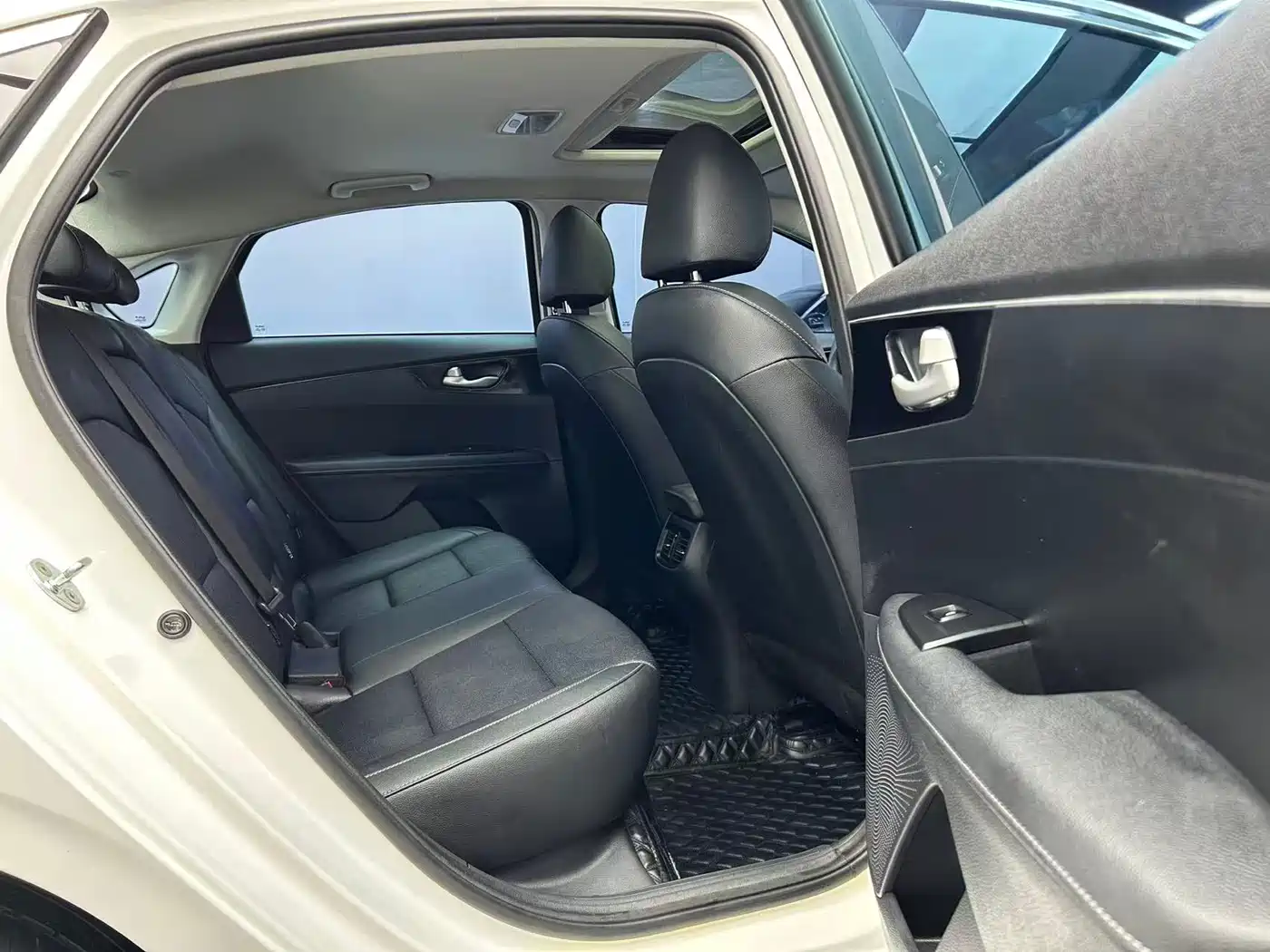 Kia K3 2021 Facelift 1.5L CVT Fashion Edition фото 21