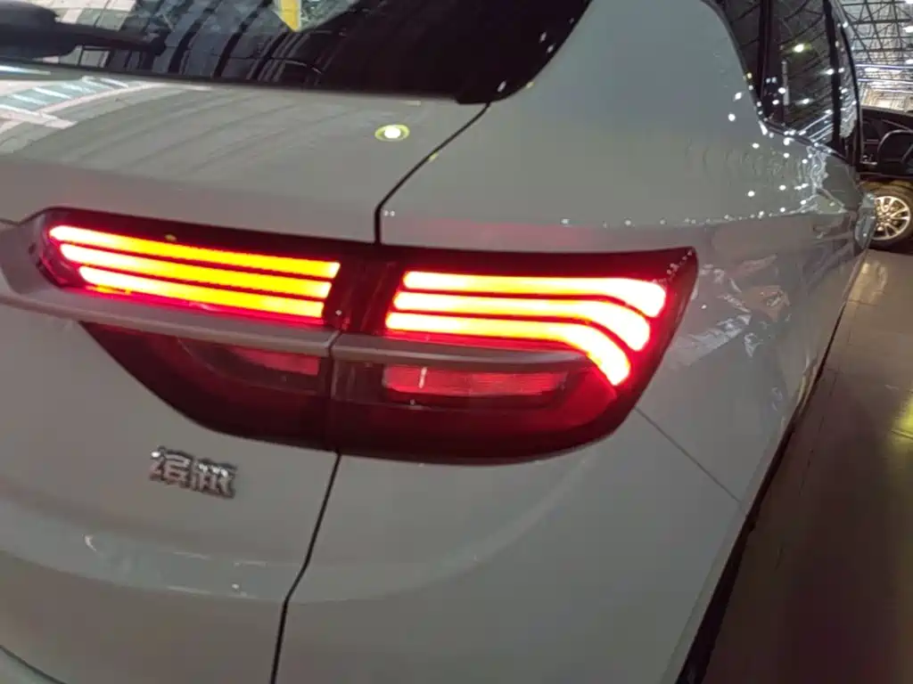 Фото 8 - Geely Coolray