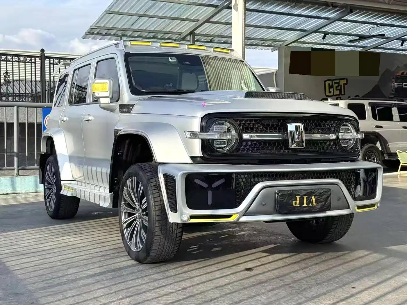 TANK CO CREATION TANK 300