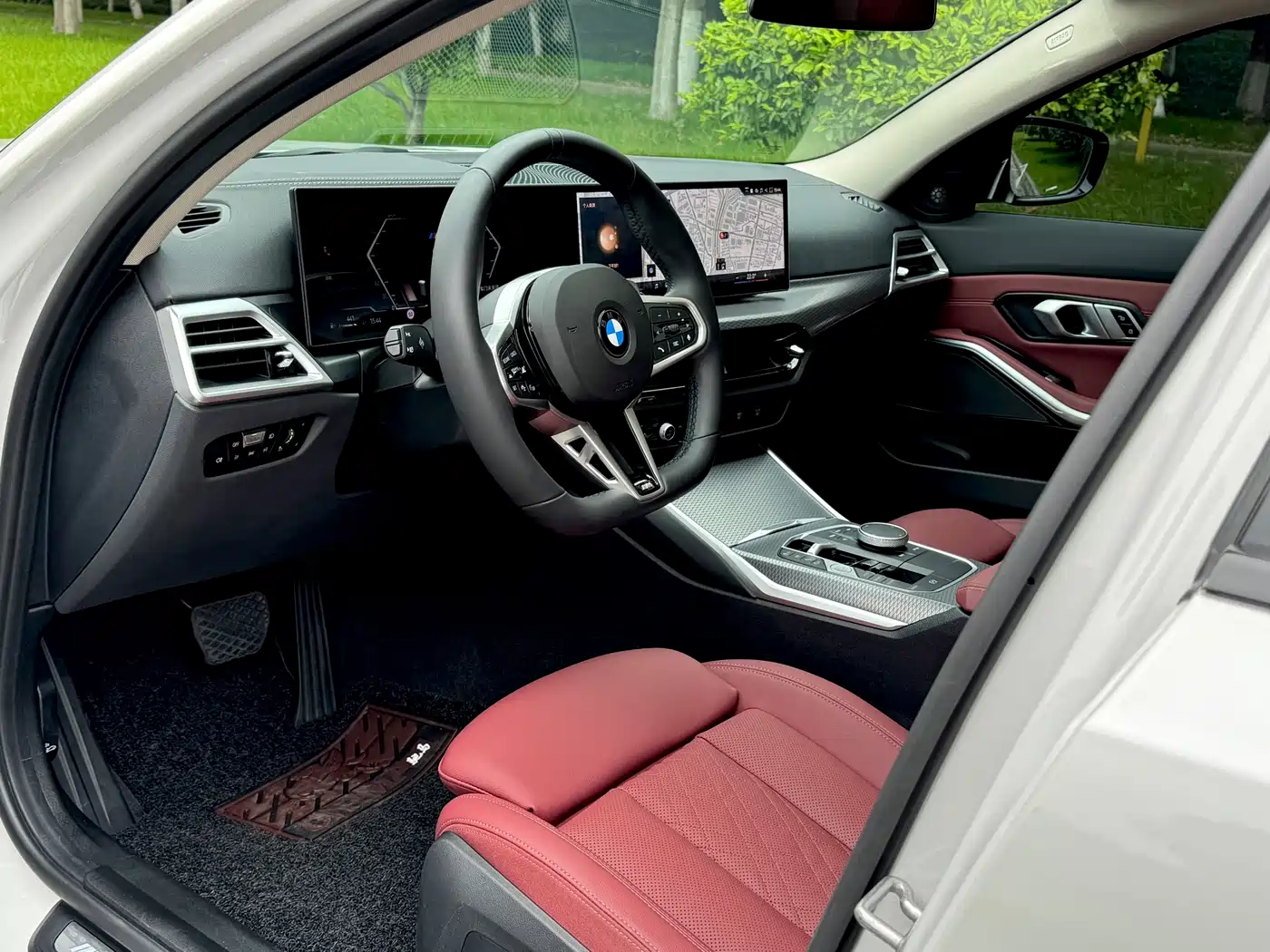 BMW 3 Series 2025 330Li M Sport Night Edition фото 5