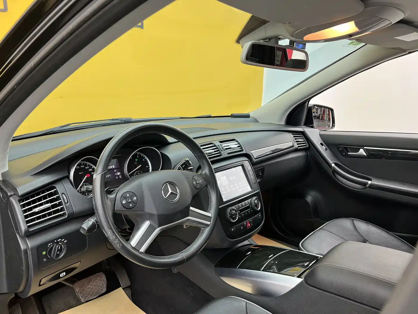 Mercedes-Benz R-Class 2017 R 320 4MATIC Business Collector's Edition фото 8