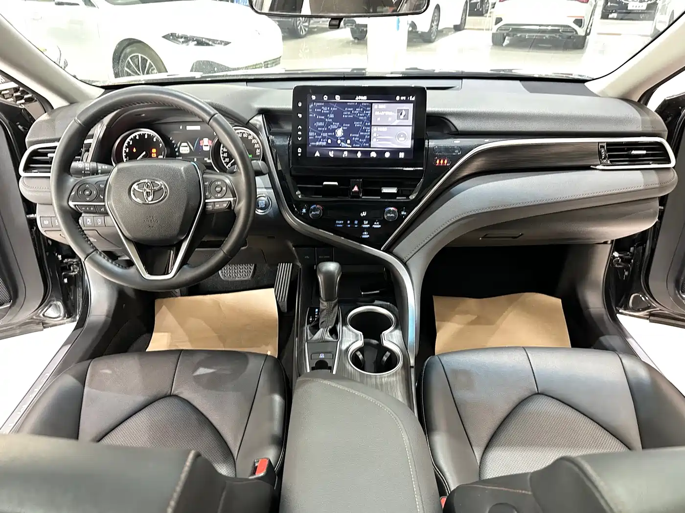 Toyota Camry 2023 2.0G Luxury Edition фото 4