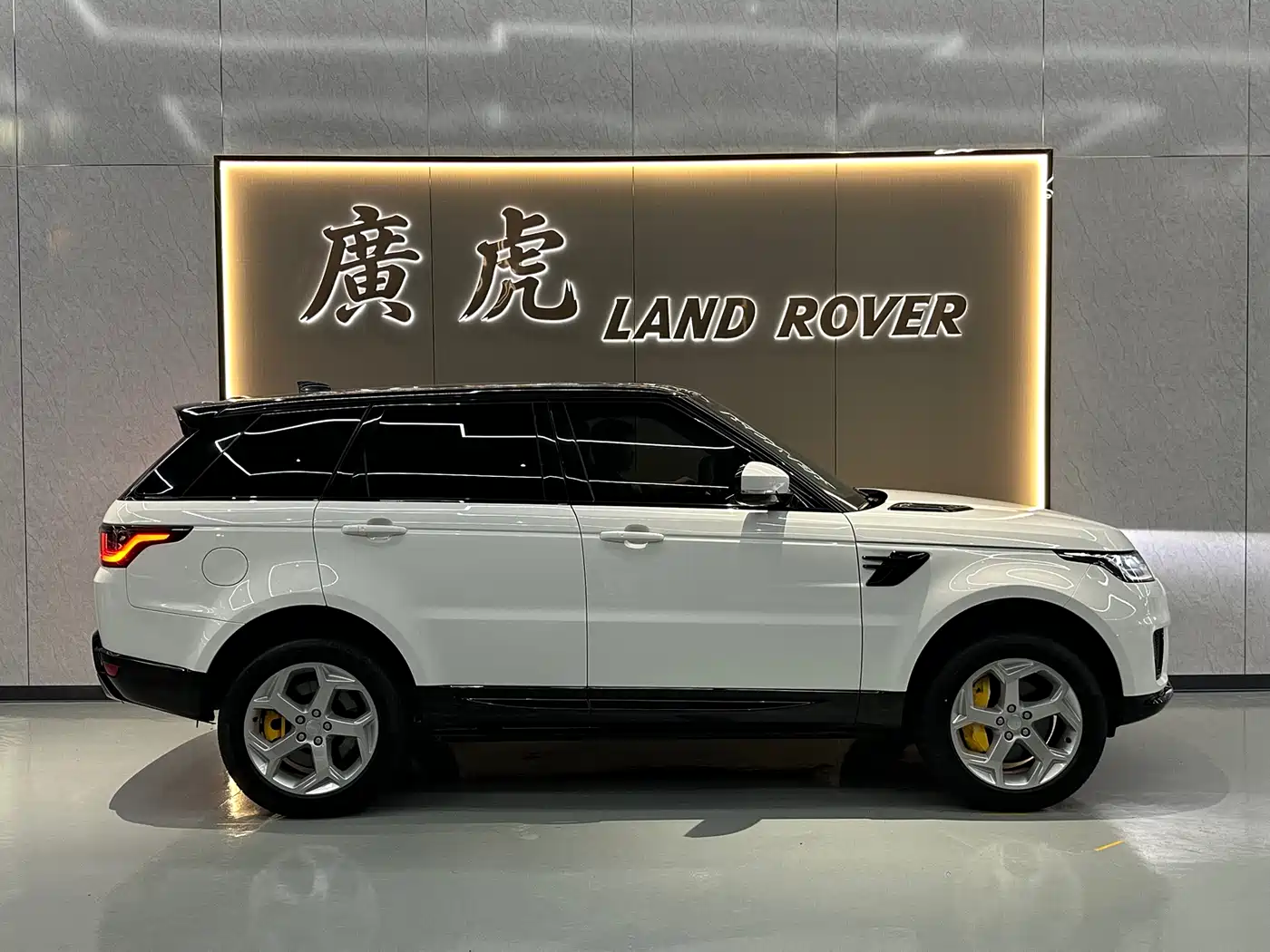 Land Rover Range Rover Sport PHEV 2019 2018 Model P400e