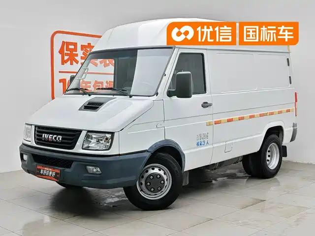  Iveco Iveco Daily 2020 Model 2.8T V35 Van Dual-Tire V35 Medium Roof 3 Seats with Side Sliding Door China V