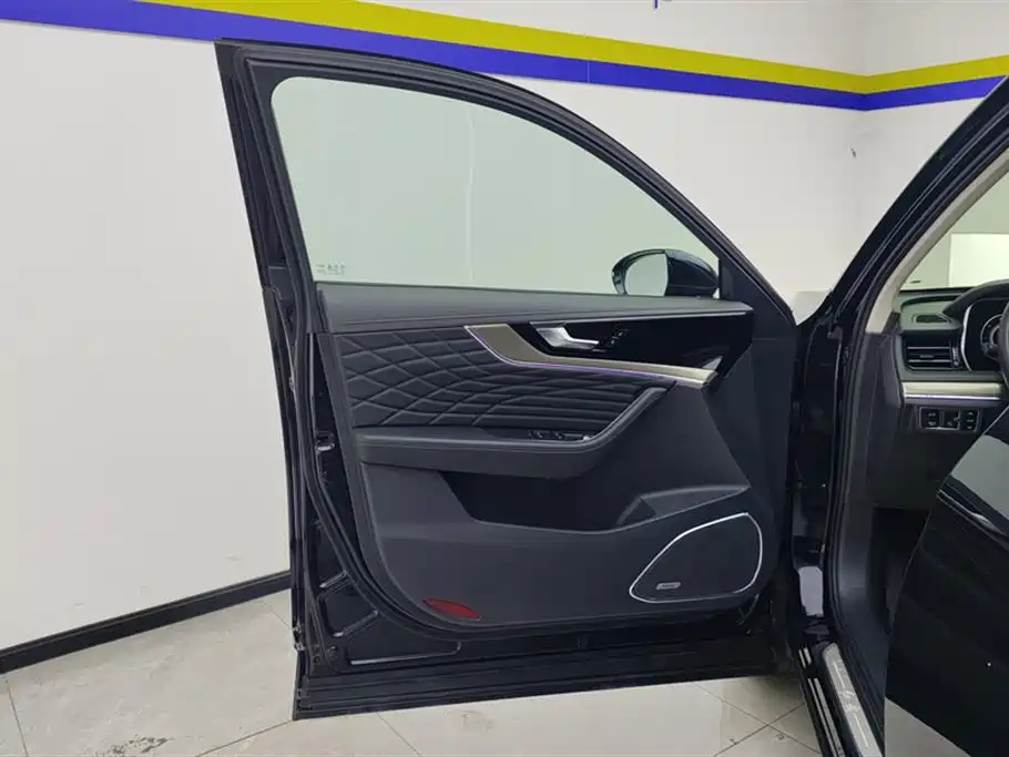 Hongqi HS5 2022 Facelift 2.0T Smart Flag Enjoyment Edition фото 7
