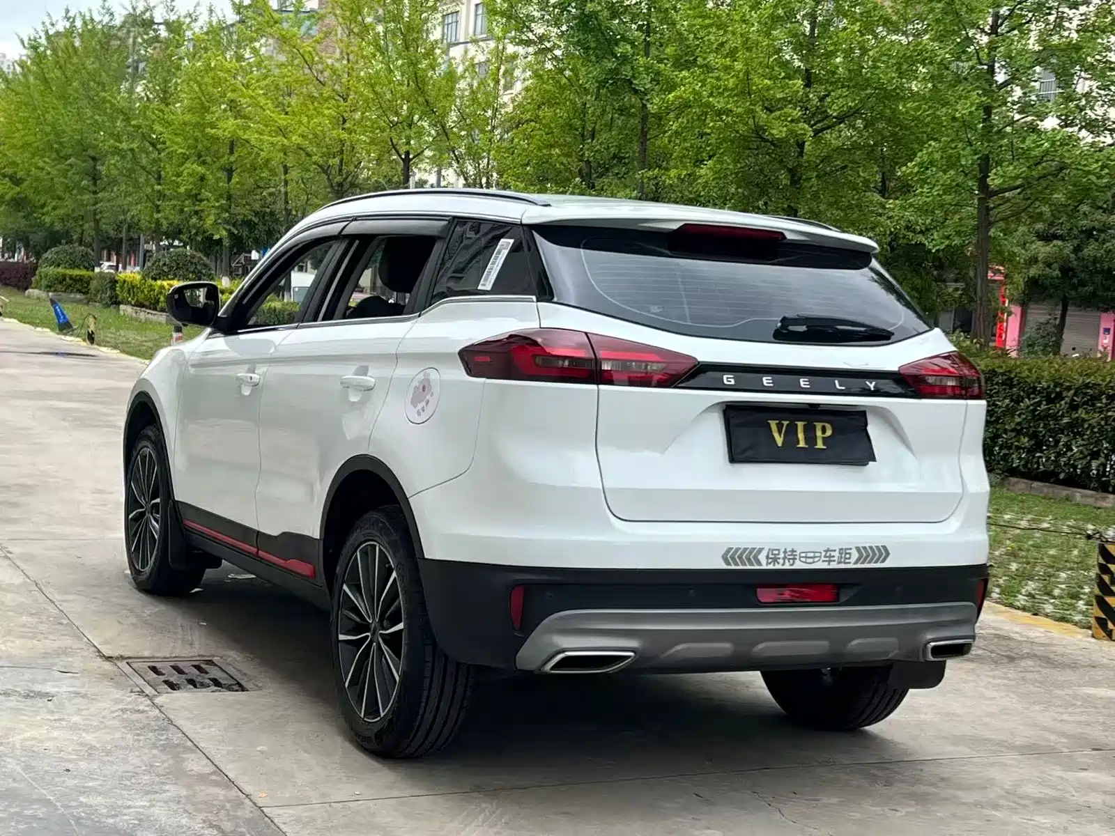 Фото 9 - Geely Atlas