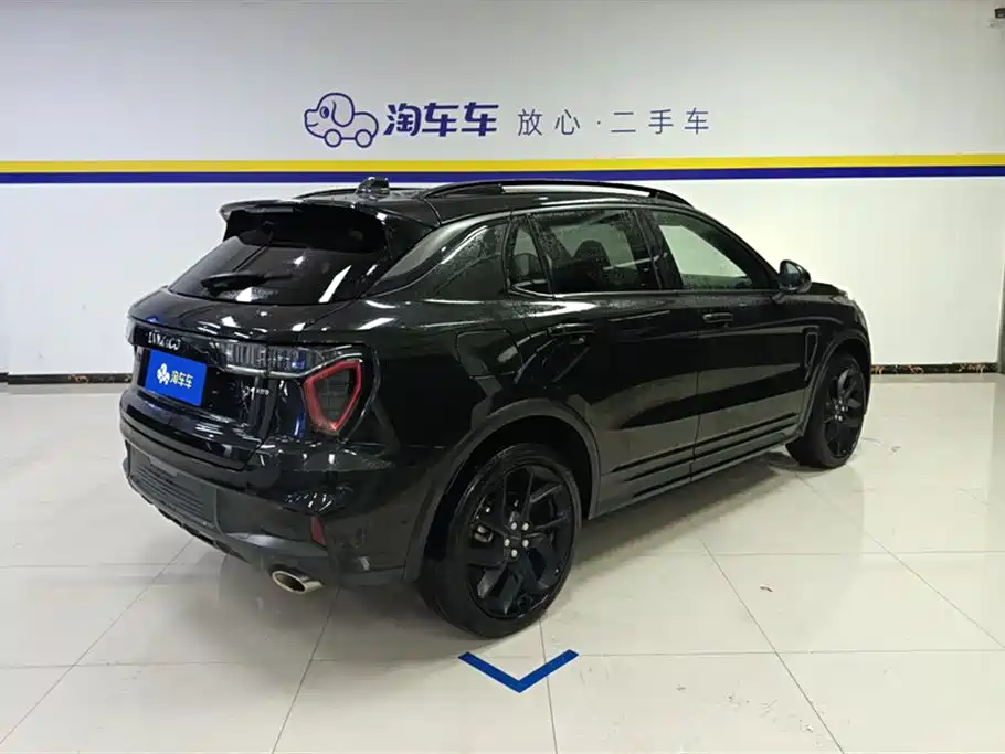 Lynk & Co 01 2021 2.0TD AWD Night Edition фото 3