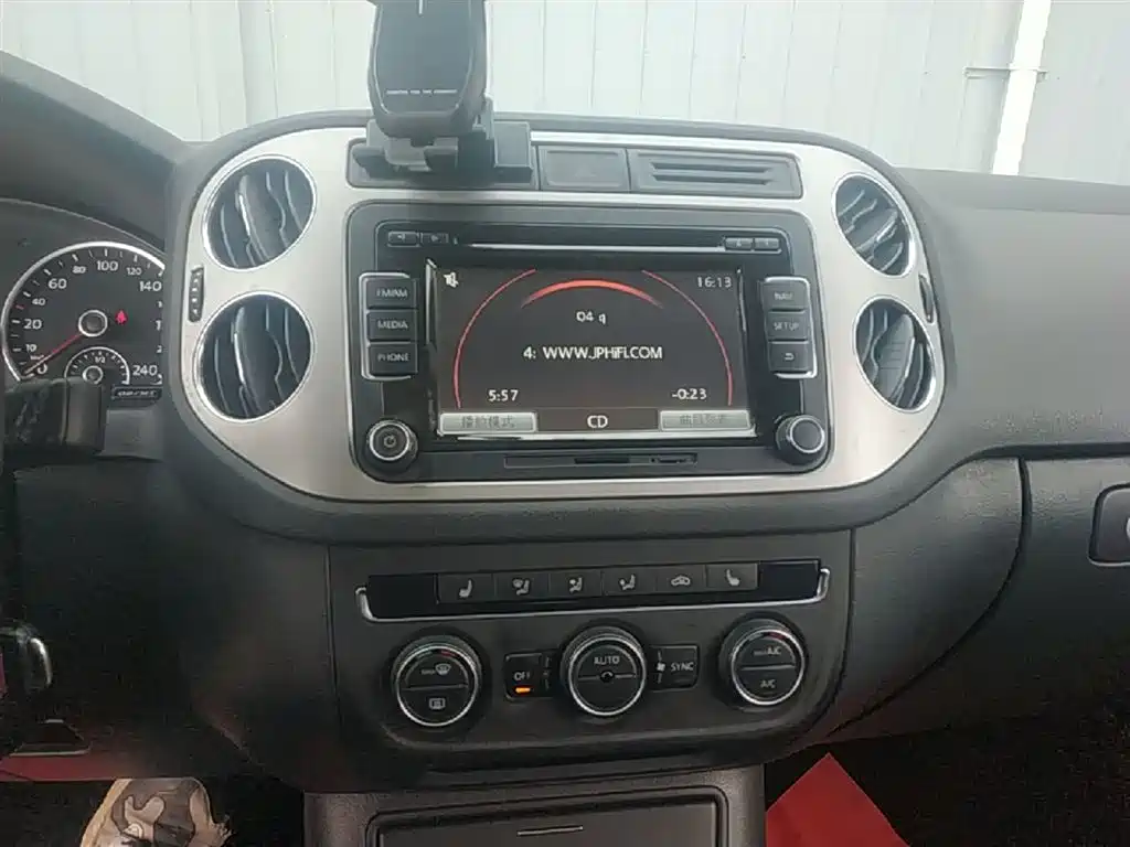 Volkswagen Tiguan 2013 1.8TSI Automatic 2WD Luxury Model фото 13