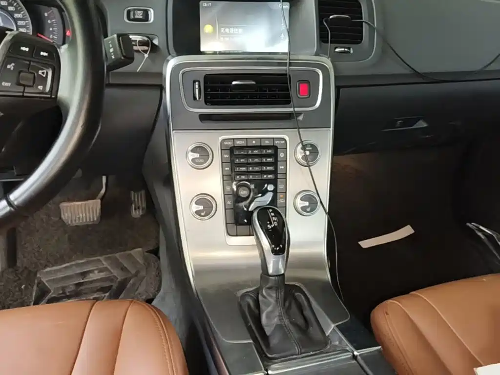 Фото 13 - Volvo S60