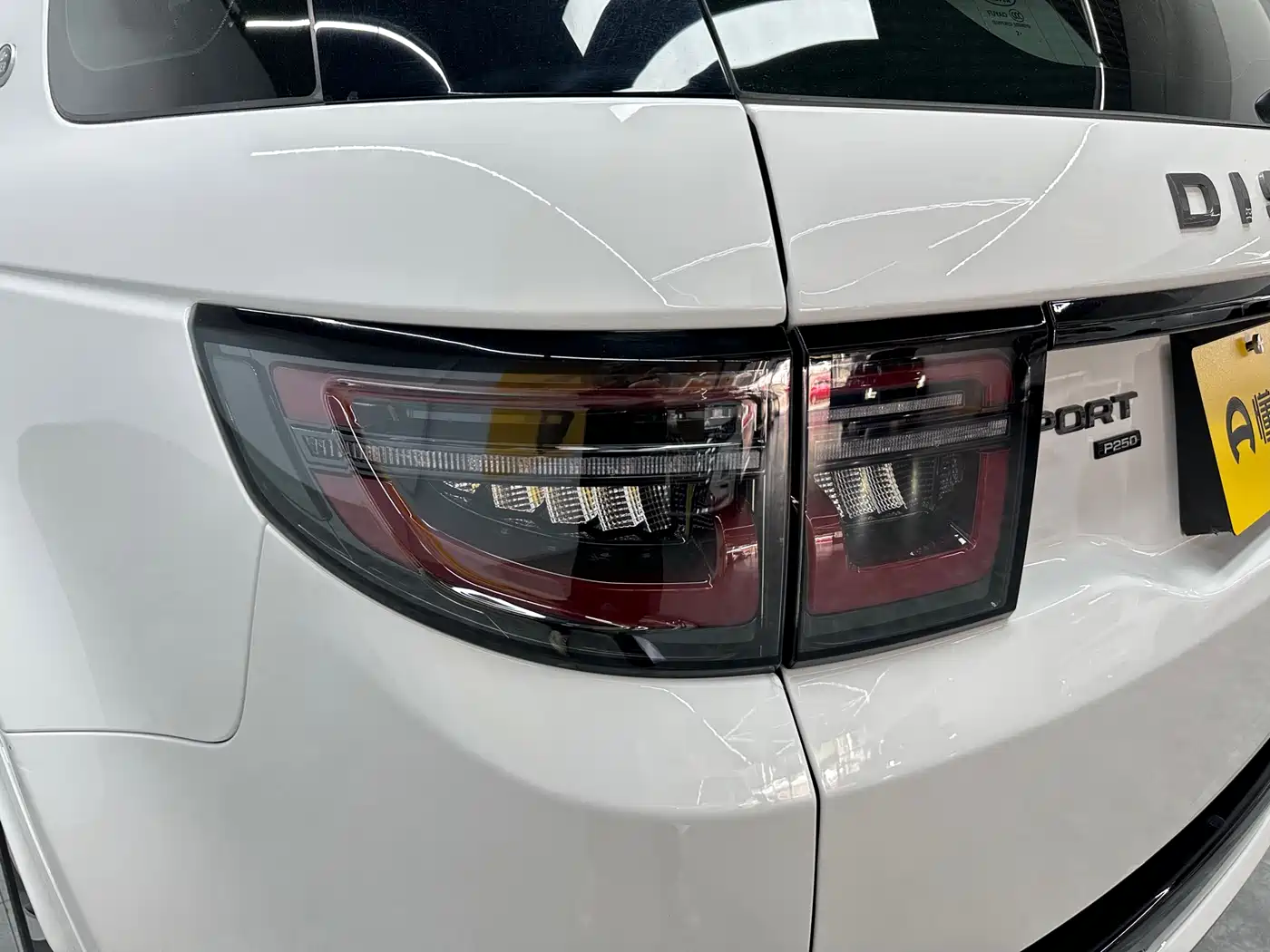Land Rover Discovery Sport 2023 249PS R-Dynamic S Performance Version фото 13