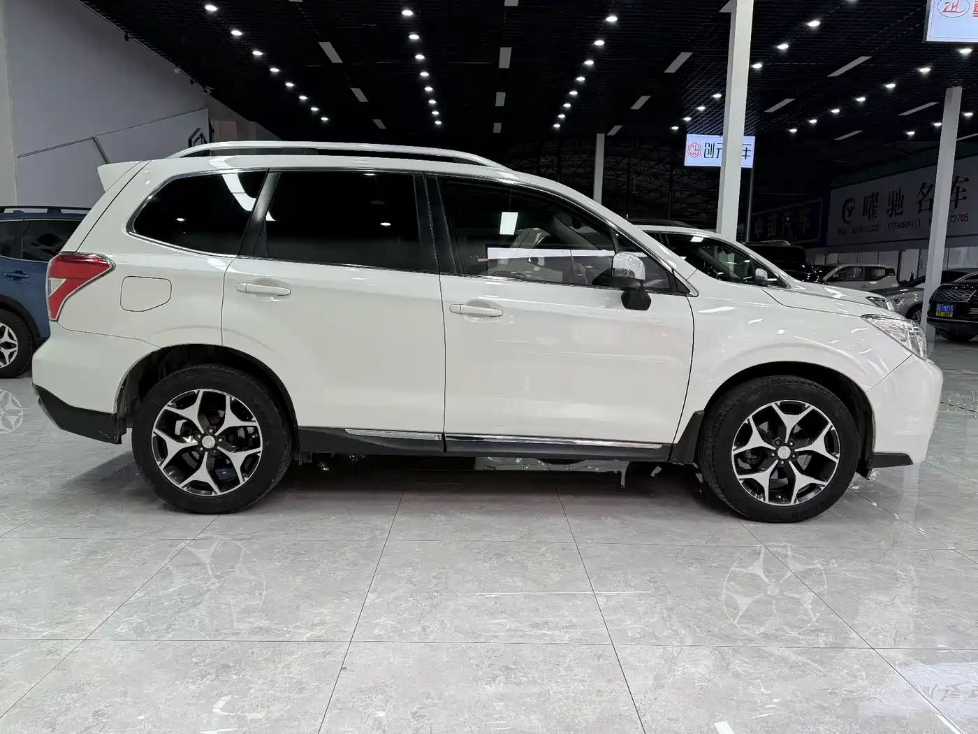 Subaru Forester 2015 2.0i Special Commemorative Edition фото 9