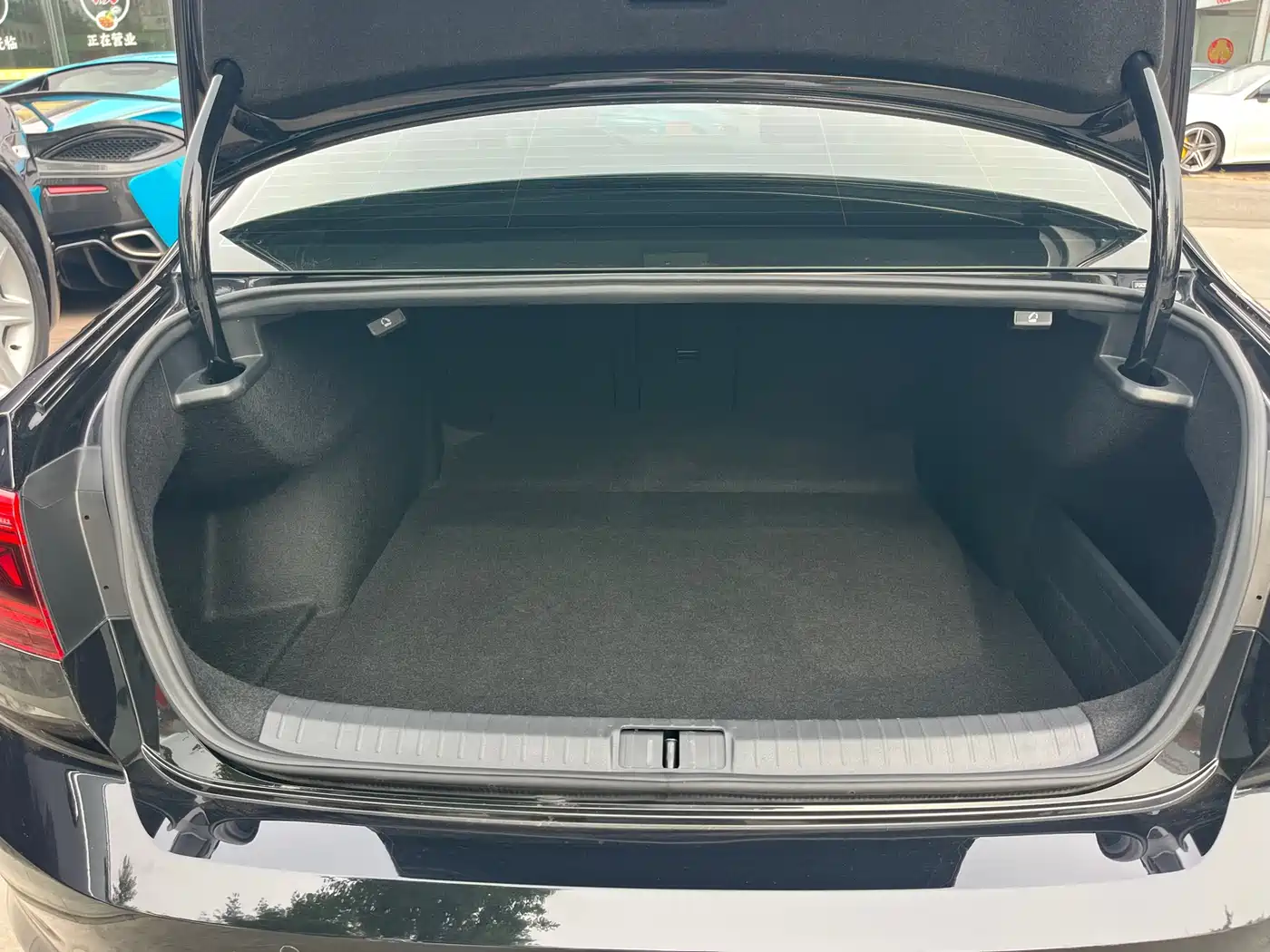Volkswagen Magotan 2021 330TSI DSG 30th Anniversary Edition фото 14