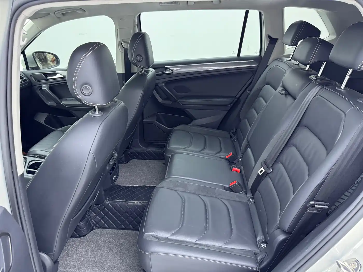 Volkswagen Tiguan L 2021 330TSI Automatic 2WD R-Line Premium фото 17