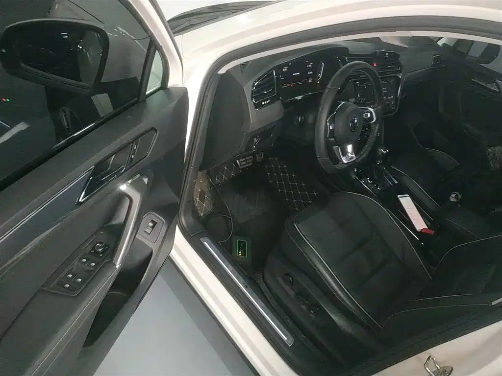Volkswagen Tiguan L 2019 330TSI Automatic 2WD R-Line Flagship Edition China VI фото 16