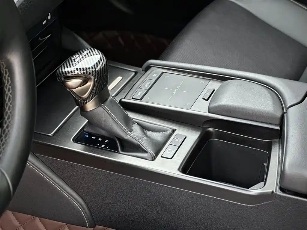 Lexus ES 2020 200 Excellence фото 11
