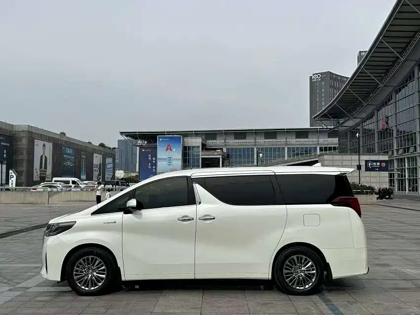 Toyota Alphard 2021 Hybrid 2.5L Luxury фото 4