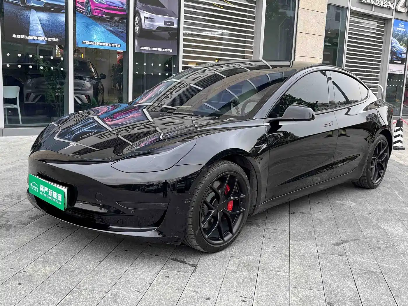 TESLA MODEL 3