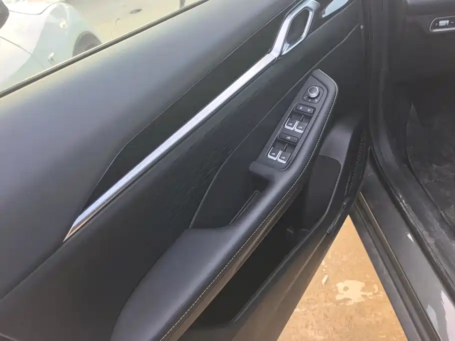 Фото 7 - Geely Coolray