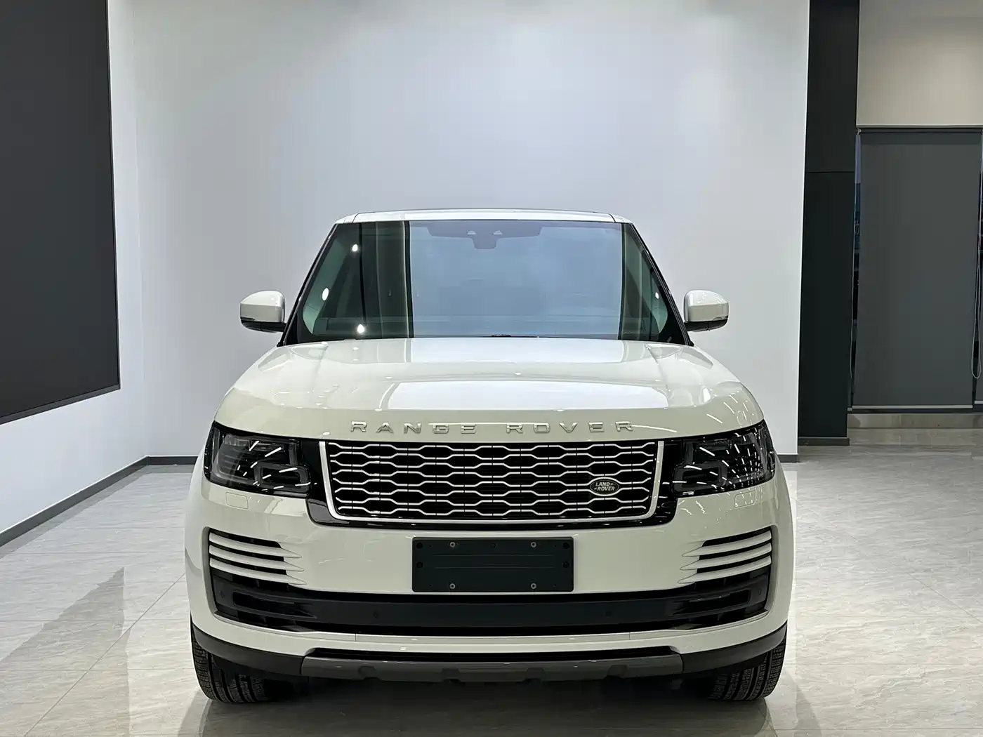Land Rover Range Rover 2018 3.0 SC V6 Vogue Heritage Extended Edition фото 2