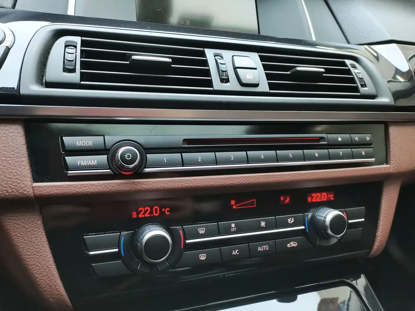 BMW 5 Series 2014 520Li Elegance фото 18