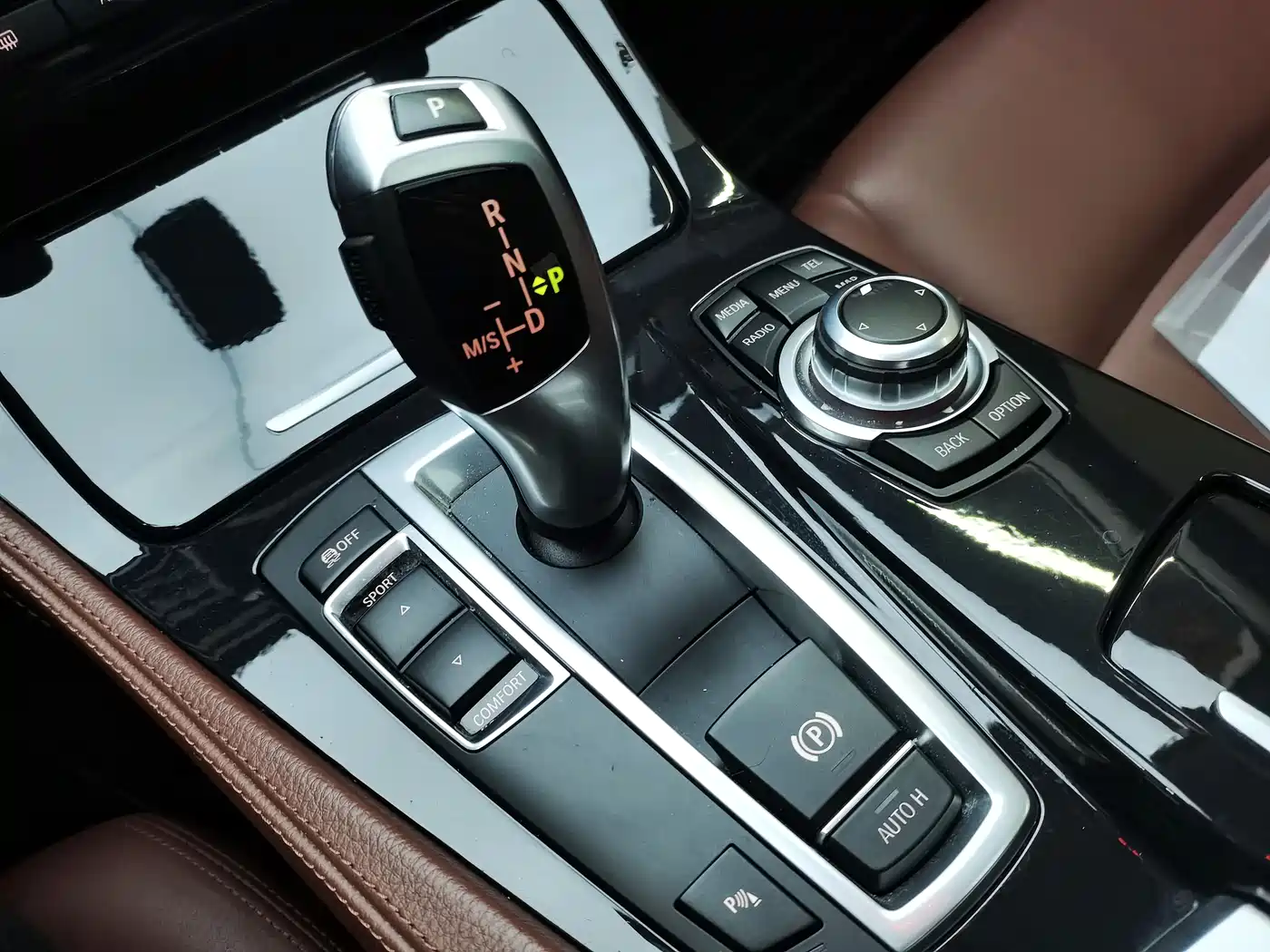 BMW 5 Series 2014 520Li Elegance фото 19