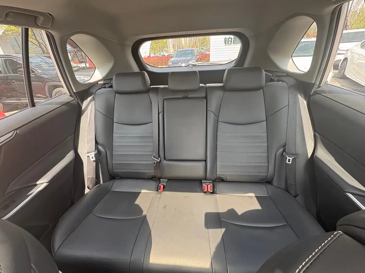 Toyota Wildlander 2021 2.0L CVT 2WD Luxury Edition фото 8