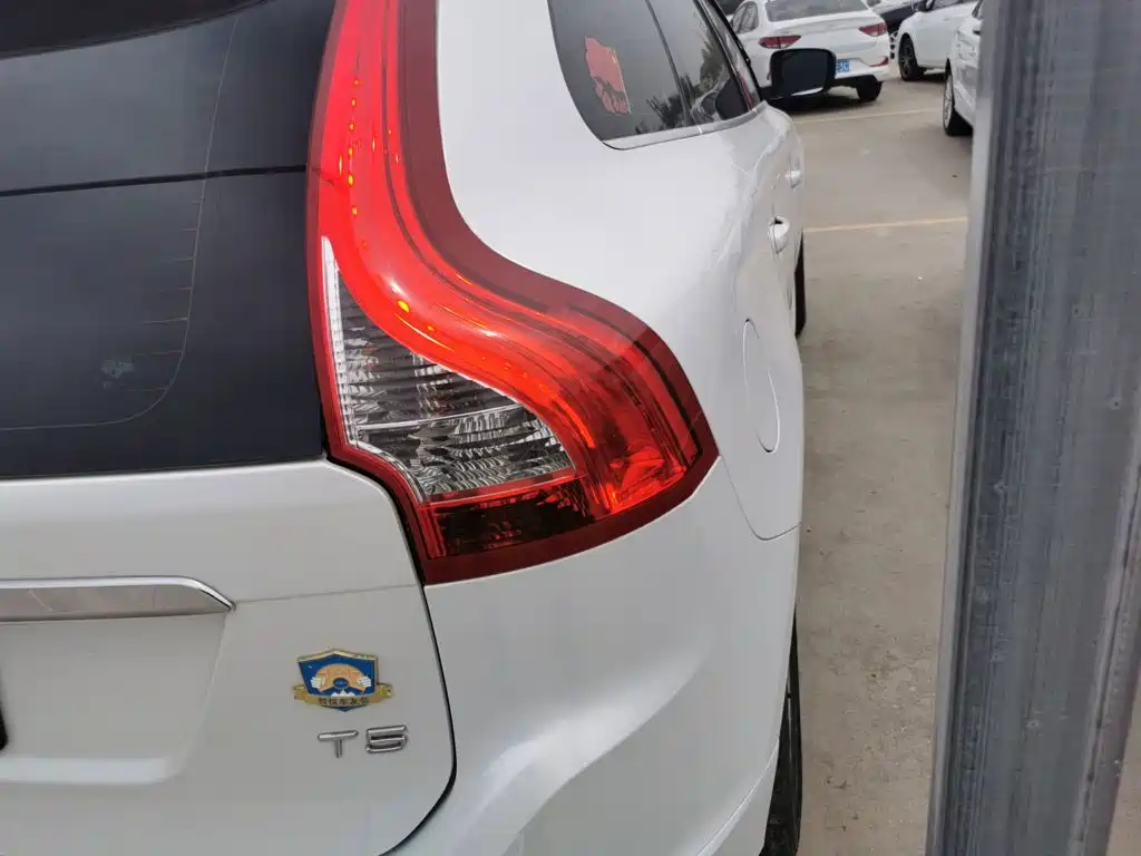 Фото 8 - Volvo XC60