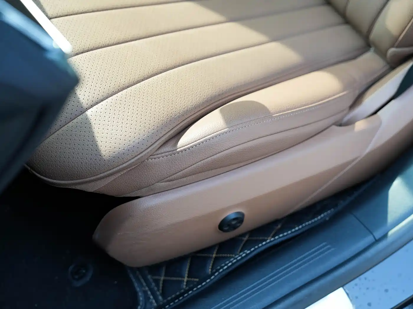 Mercedes-Benz E-Class 2024 E 300 L Fashion фото 33
