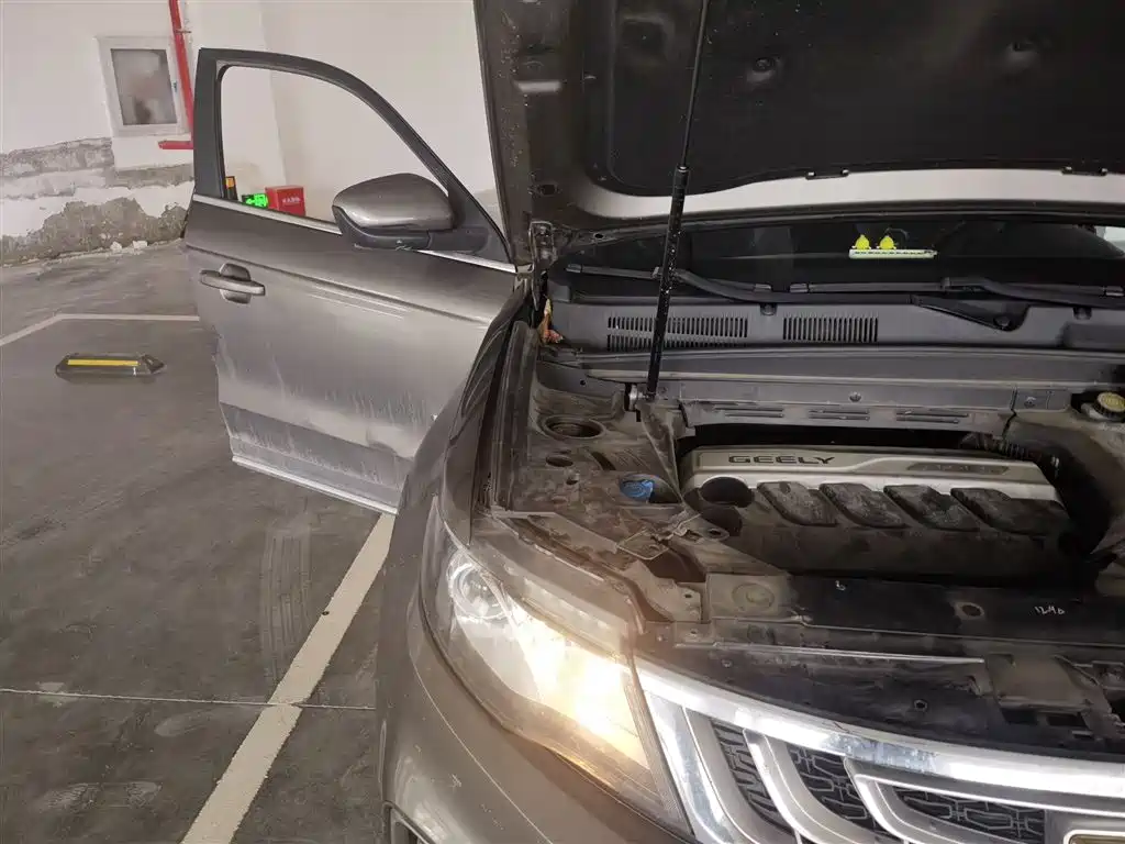 Фото 21 - Geely Atlas