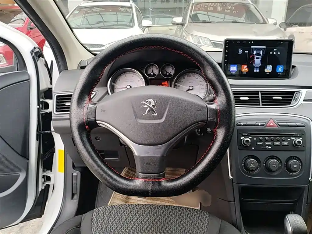 Peugeot 308 2014 Model Joy Edition Classic 1.6L Manual Superior Style фото 11