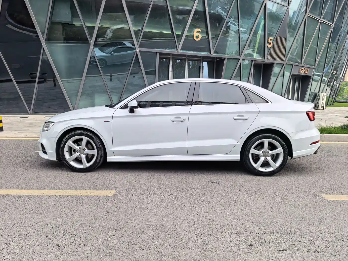 Audi A3 2017 Limousine 35 TFSI Fashion фото 4