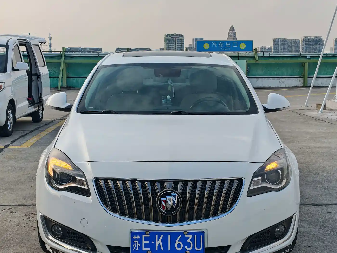 Photo 1 - Buick Regal