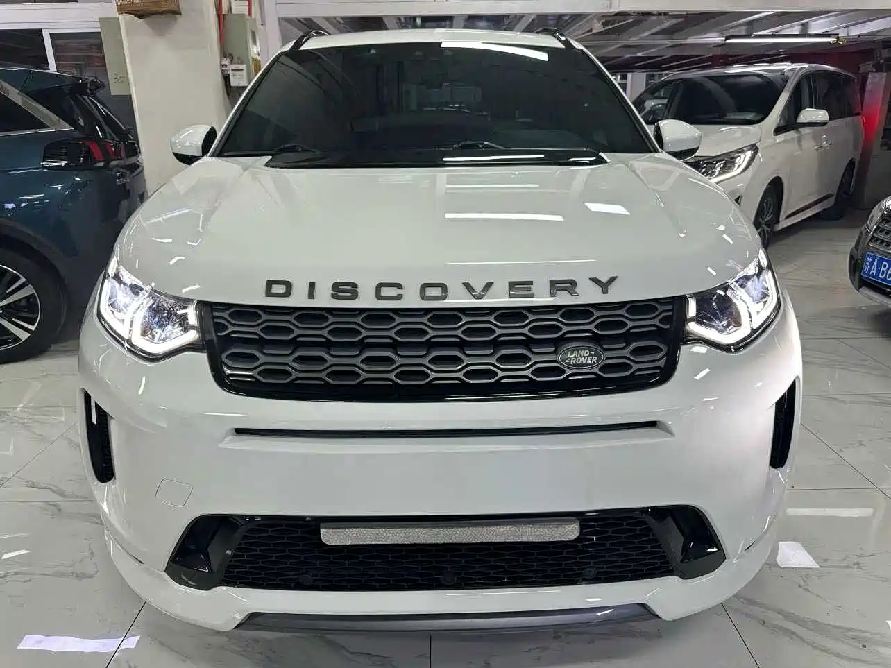 Land Rover Discovery Sport 2020 249PS R-Dynamic Performance фото 2