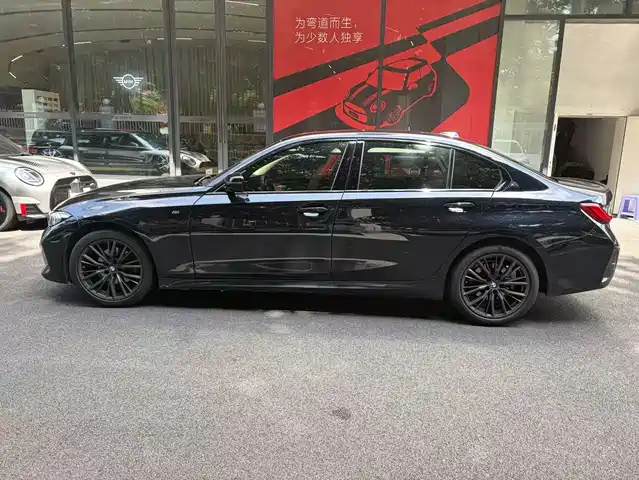 BMW 3 Series 2023 325Li M Sport Black Night Package — фото 2