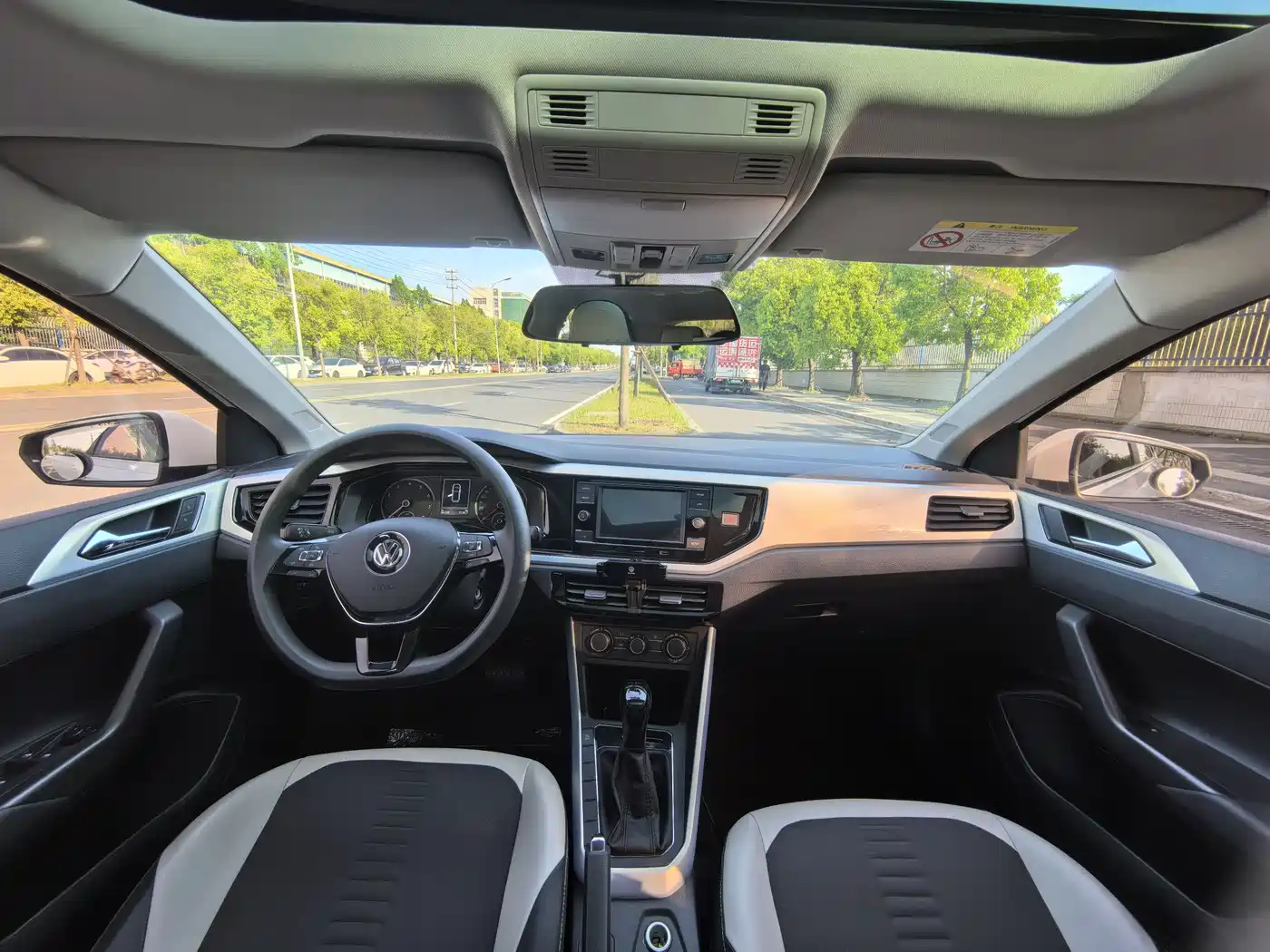 Volkswagen Polo 2019 Plus 1.5L Automatic Colorful Tech Edition фото 7
