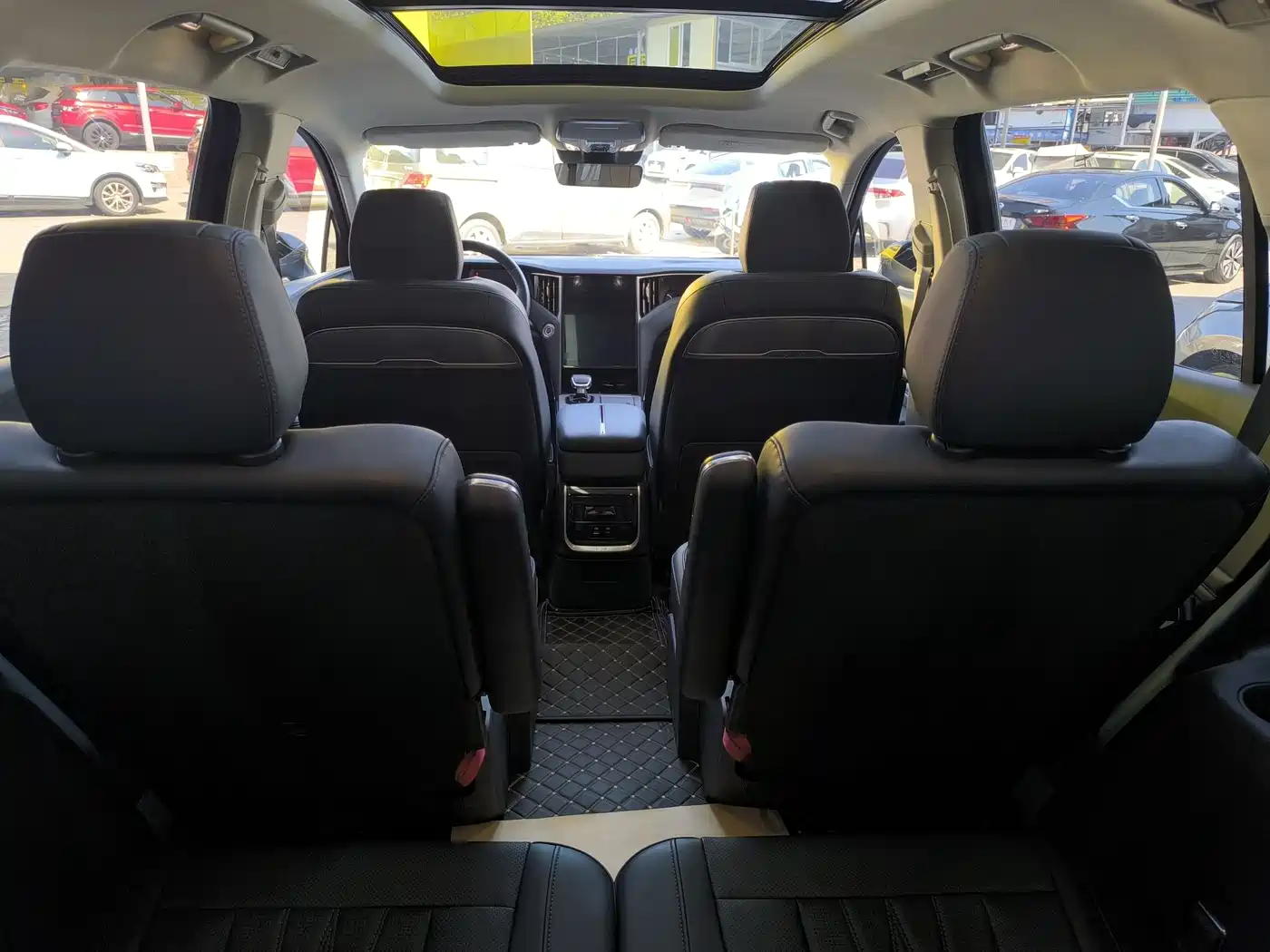 Hongqi HS7 PHEV 2024 2.0T PHEV 4WD Flagship Edition 6-seater фото 9