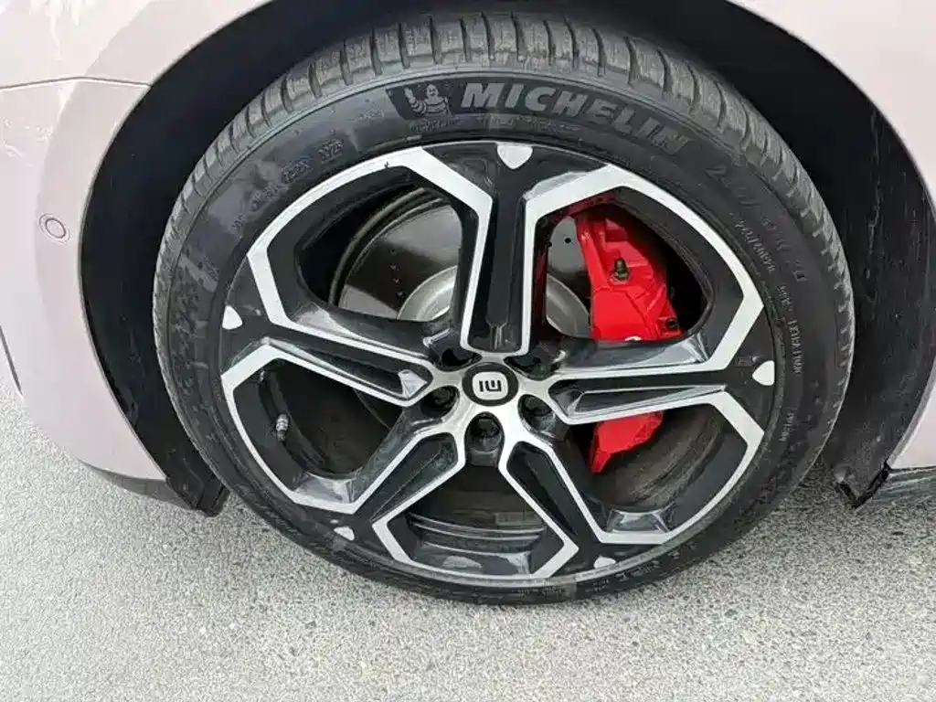 Фото 22 - Xiaomi SU7