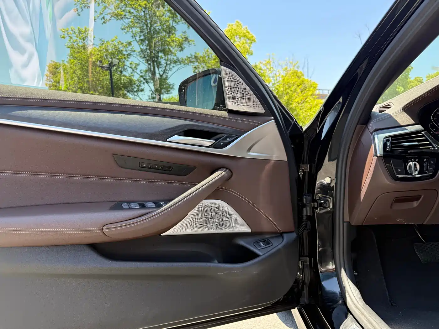 BMW 5 Series 2023 530Li Leading Luxury Package фото 7