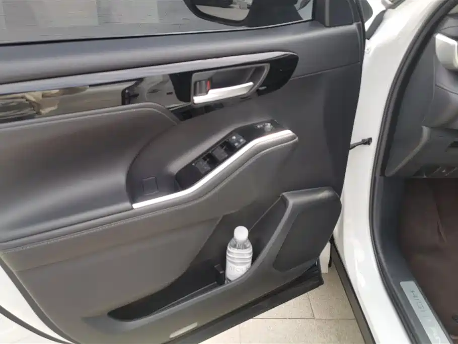 Toyota Highlander 2022 Model Dual Engine 2.5L 4WD Premium Edition 7-Seater фото 7