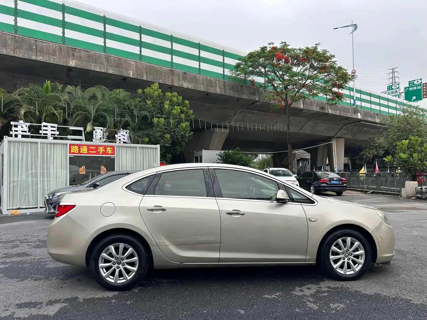 Buick Excelle 2013 GT 1.6L Automatic Fashion Edition фото 4