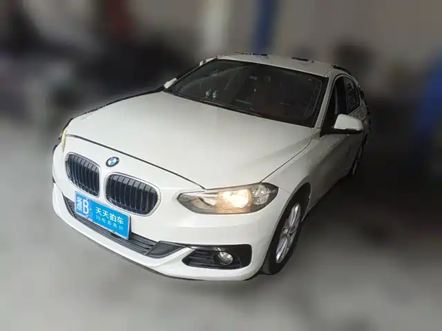 BMW 1 Series 2017 118i Fashion — фото 1