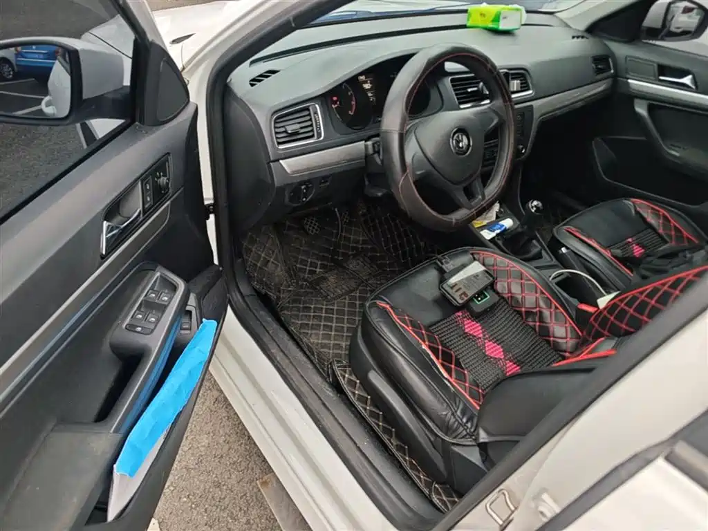 Volkswagen Lavida 2017 1.6L Manual Trend Edition фото 16