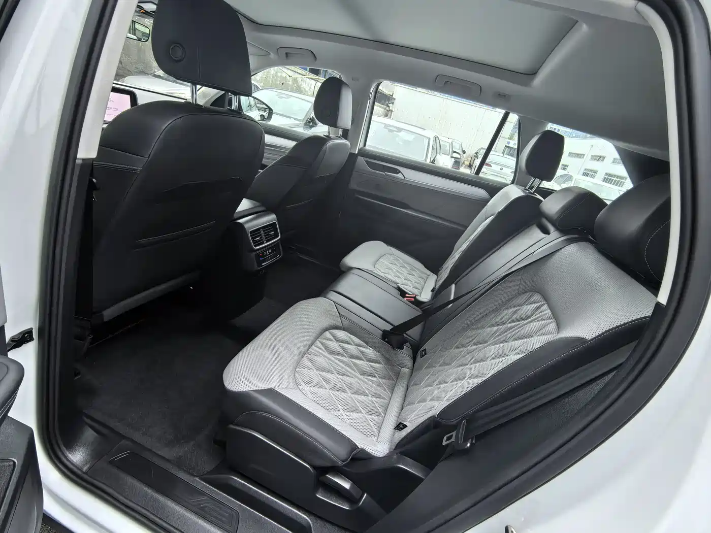 Volkswagen Talagon 2023 380TSI 4WD R-Line Touring Edition фото 13