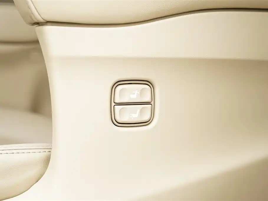 Toyota Alphard 2011 3.5L Luxury Edition фото 28