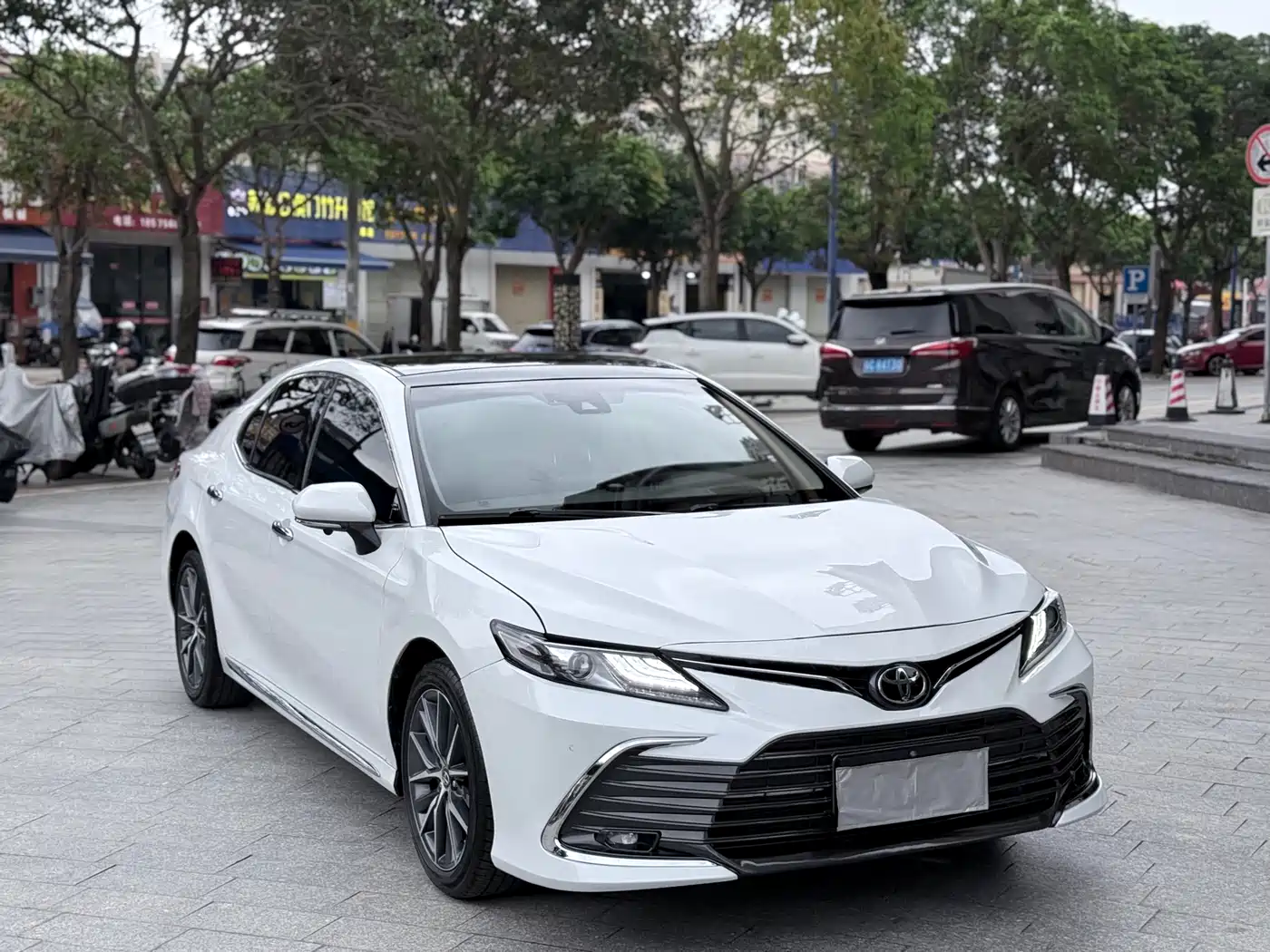 Toyota Camry 2023 2.5G Luxury Edition фото 3